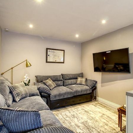 6 Dbl Bed, Central Huddersfield House Inc Parking Eksteriør billede