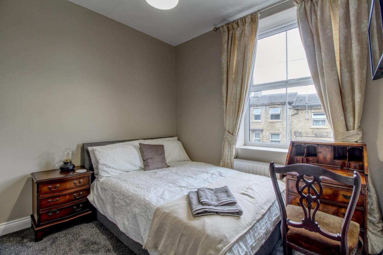 6 Dbl Bed, Central Huddersfield House Inc Parking Eksteriør billede