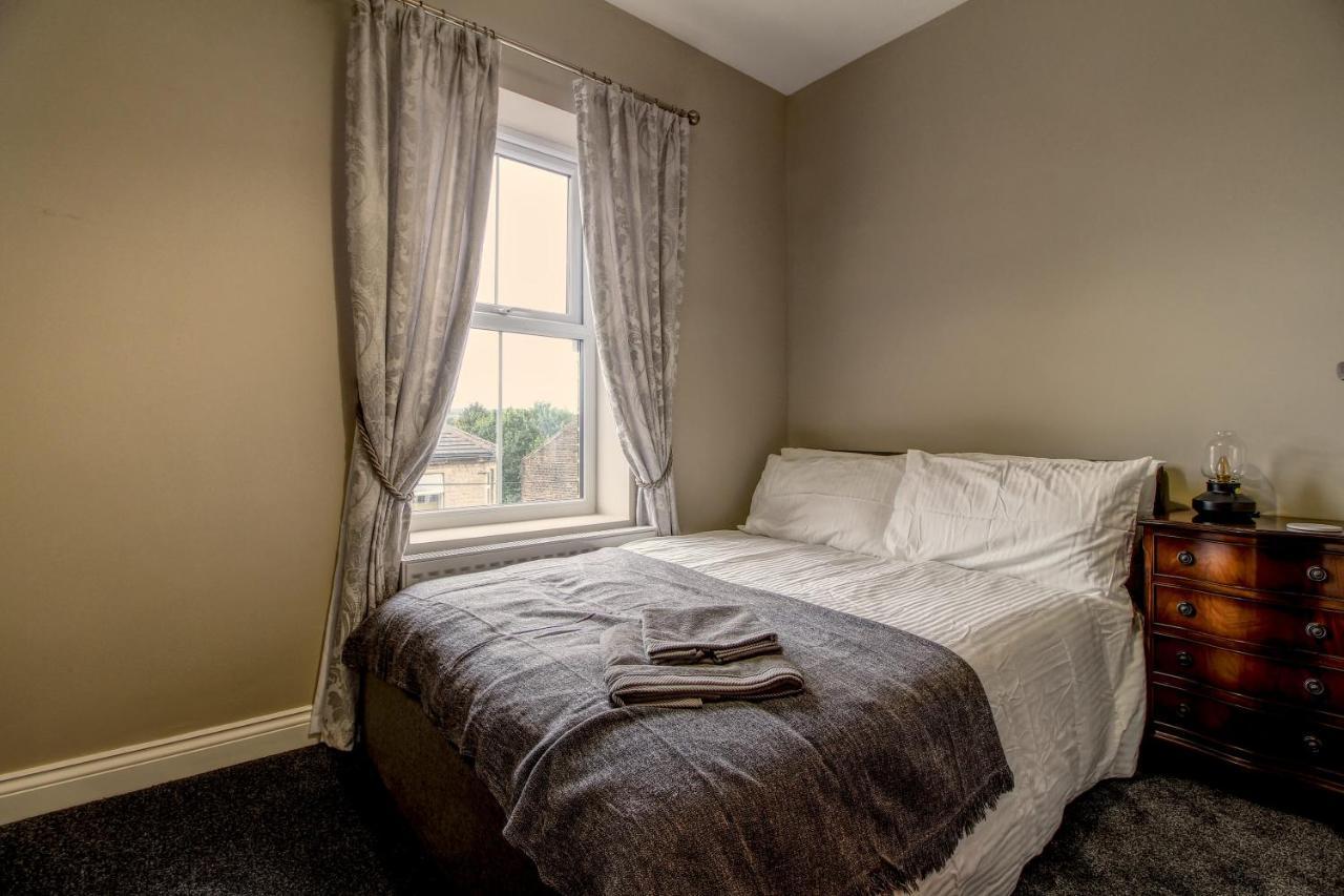 6 Dbl Bed, Central Huddersfield House Inc Parking Eksteriør billede
