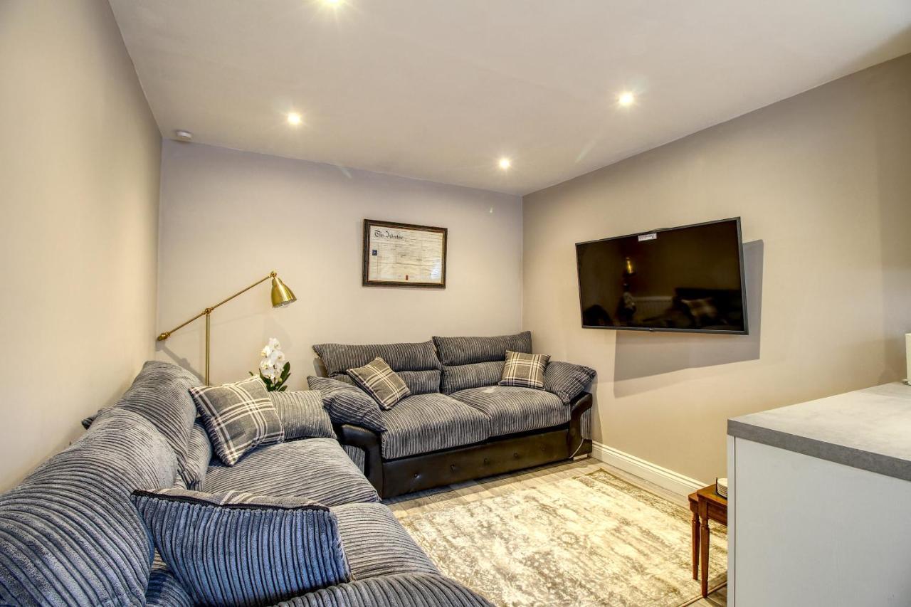 6 Dbl Bed, Central Huddersfield House Inc Parking Eksteriør billede
