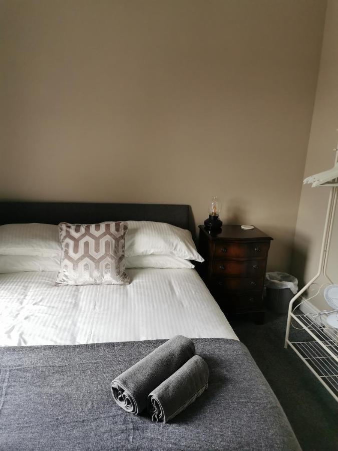 6 Dbl Bed, Central Huddersfield House Inc Parking Eksteriør billede