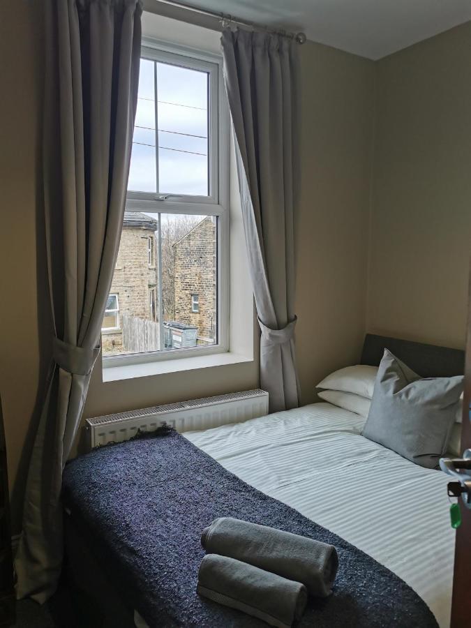 6 Dbl Bed, Central Huddersfield House Inc Parking Eksteriør billede