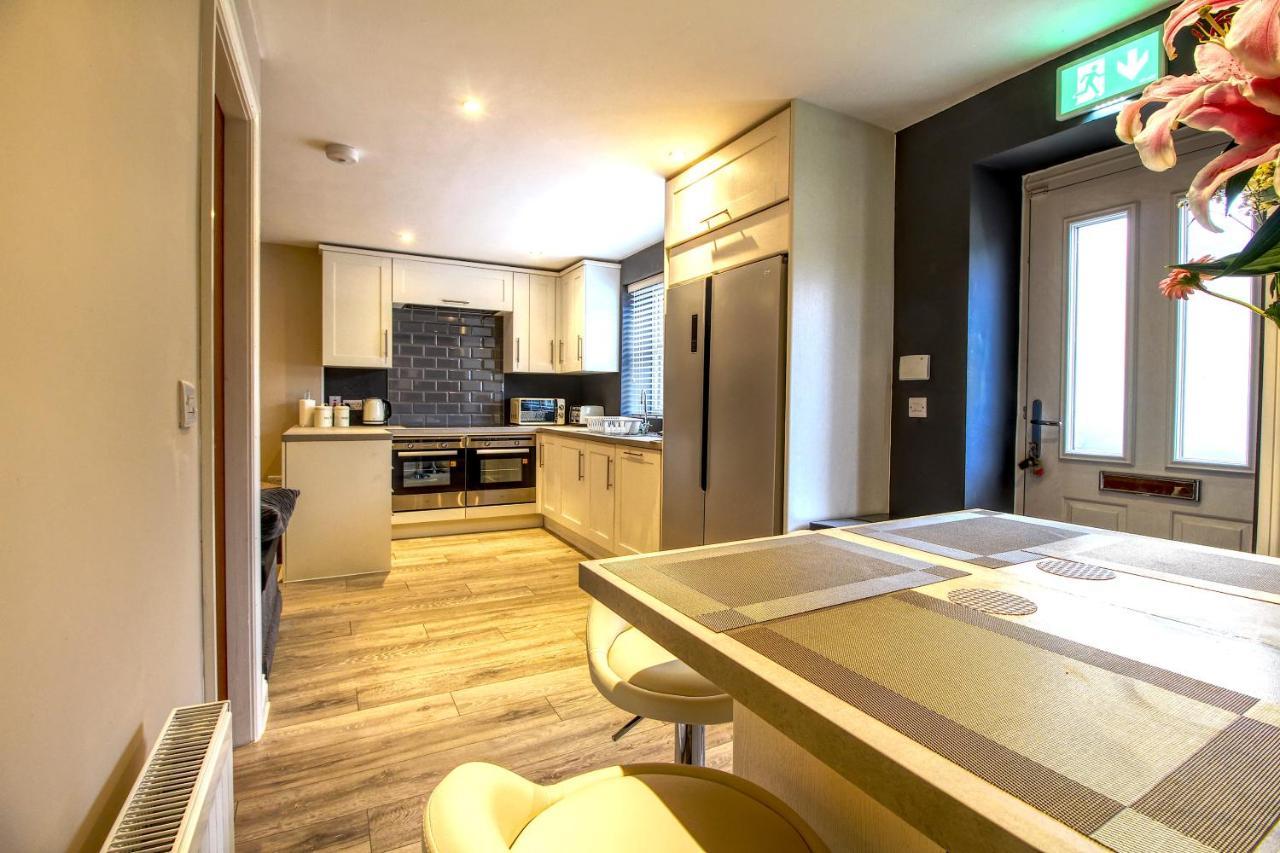 6 Dbl Bed, Central Huddersfield House Inc Parking Eksteriør billede