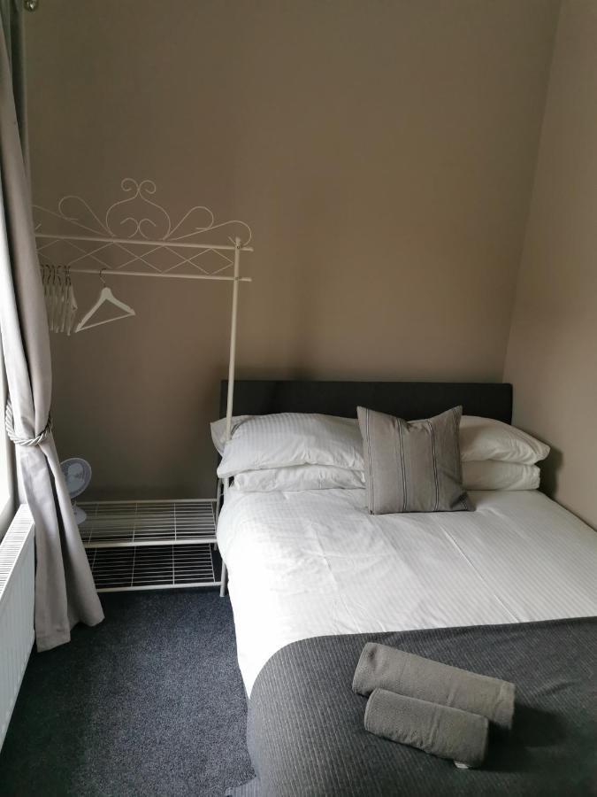6 Dbl Bed, Central Huddersfield House Inc Parking Eksteriør billede